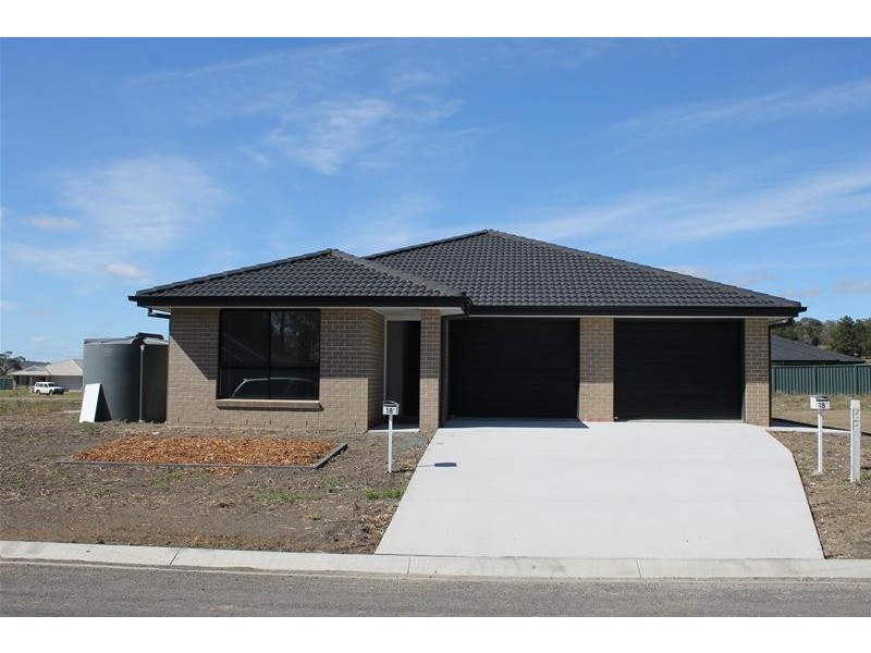 1/18 Lara Avenue, Armidale NSW 2350