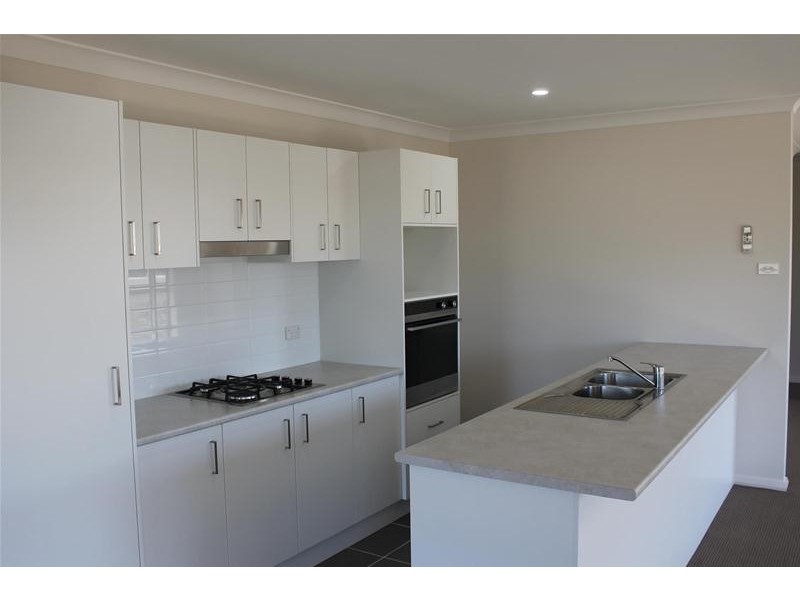 1/18 Lara Avenue, Armidale NSW 2350