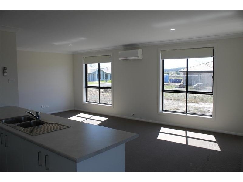 1/18 Lara Avenue, Armidale NSW 2350