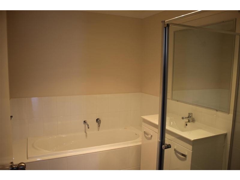 1/18 Lara Avenue, Armidale NSW 2350