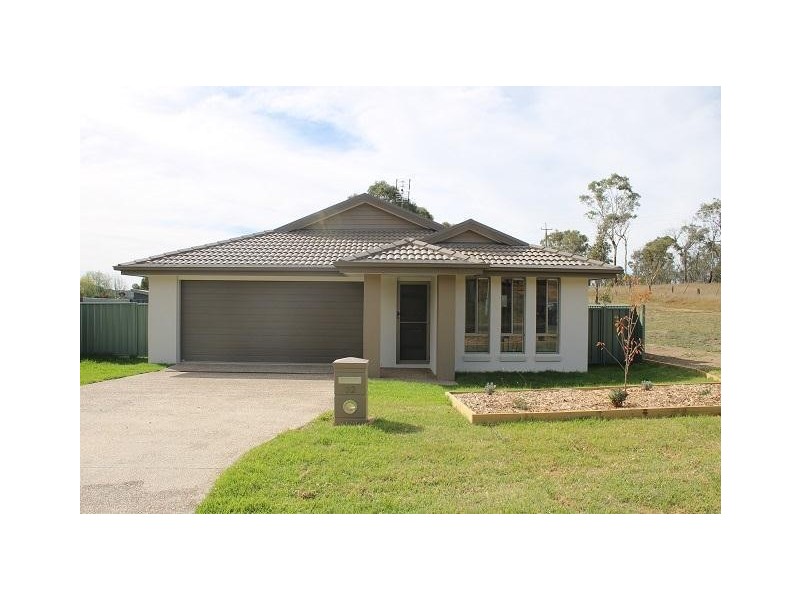 32 Dale Crescent, Armidale NSW 2350