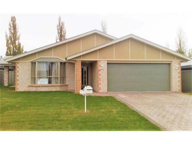 8 Rusden Court, Armidale NSW 2350