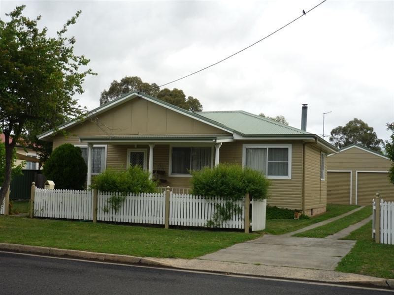 64 Mossman Street, Armidale NSW 2350