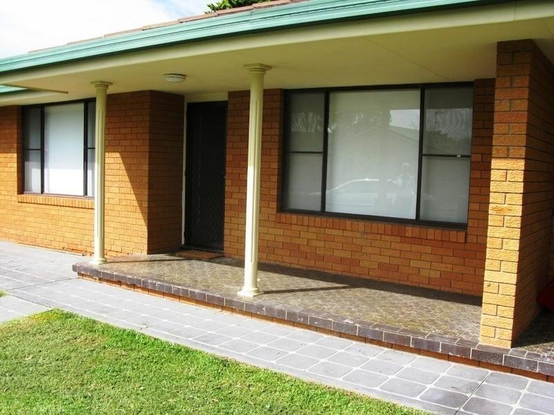 2/4 Oliver Avenue, Armidale NSW 2350