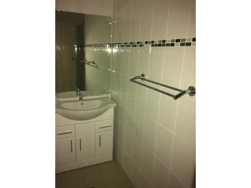 2/4 Oliver Avenue, Armidale NSW 2350