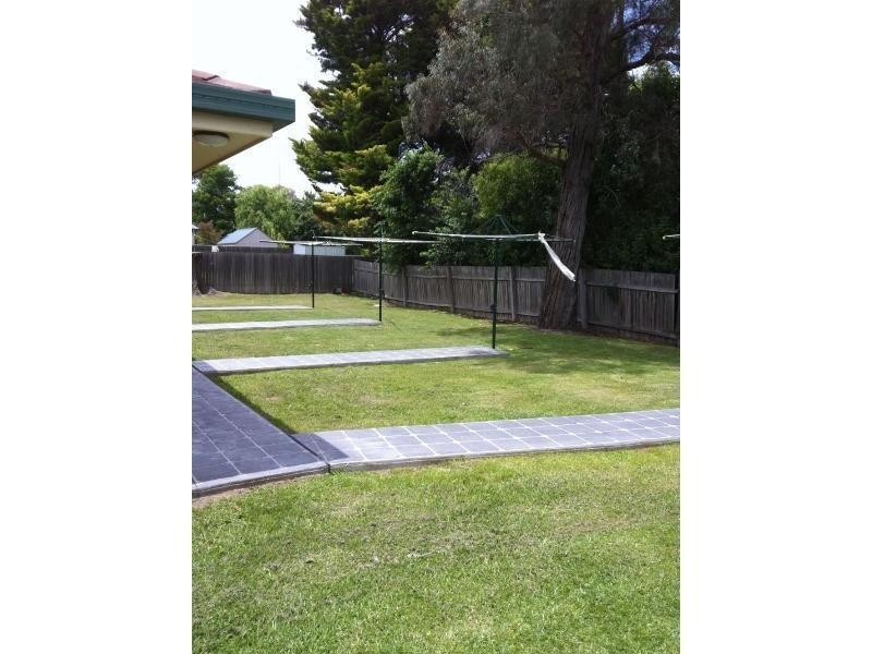 2/4 Oliver Avenue, Armidale NSW 2350