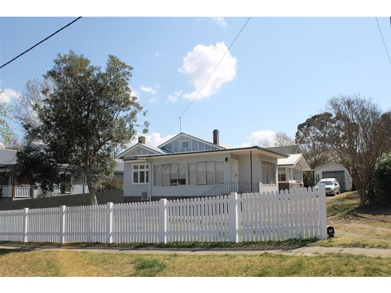 210 Marsh Street, Armidale NSW 2350
