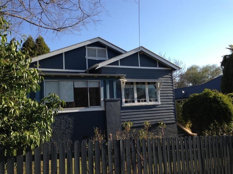 2 Reginald Avenue, Armidale NSW 2350