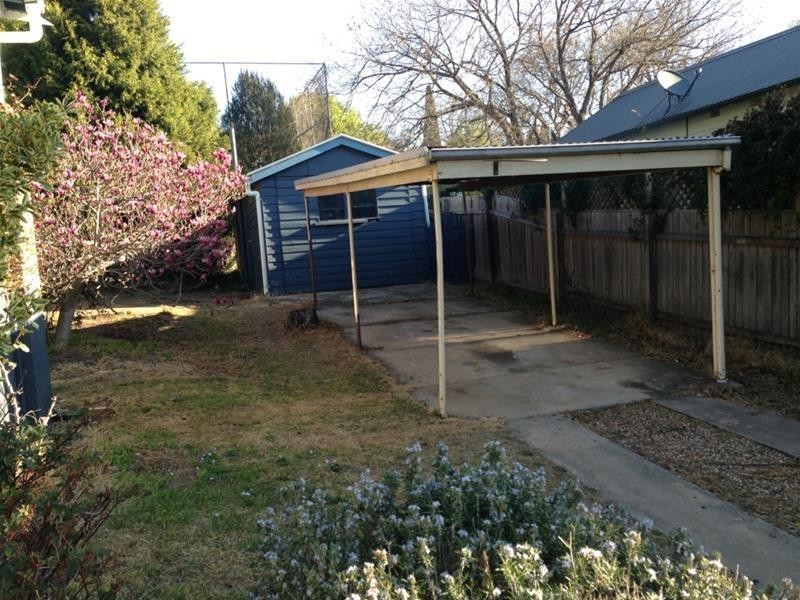 2 Reginald Avenue, Armidale NSW 2350