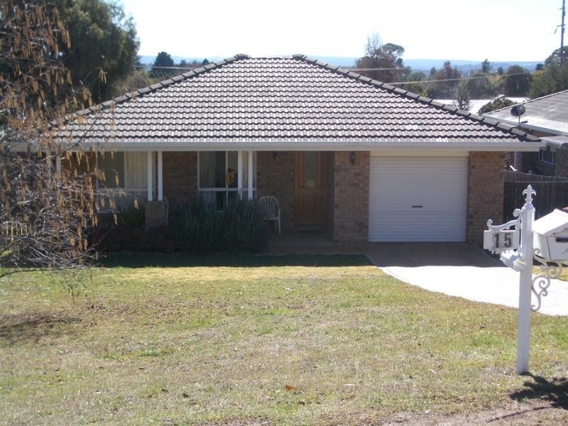 15 Donegal Terrace, Armidale NSW 2350