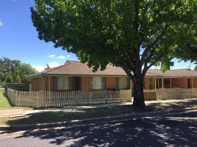 1/17 Queen Elizabeth Drive, Armidale NSW 2350