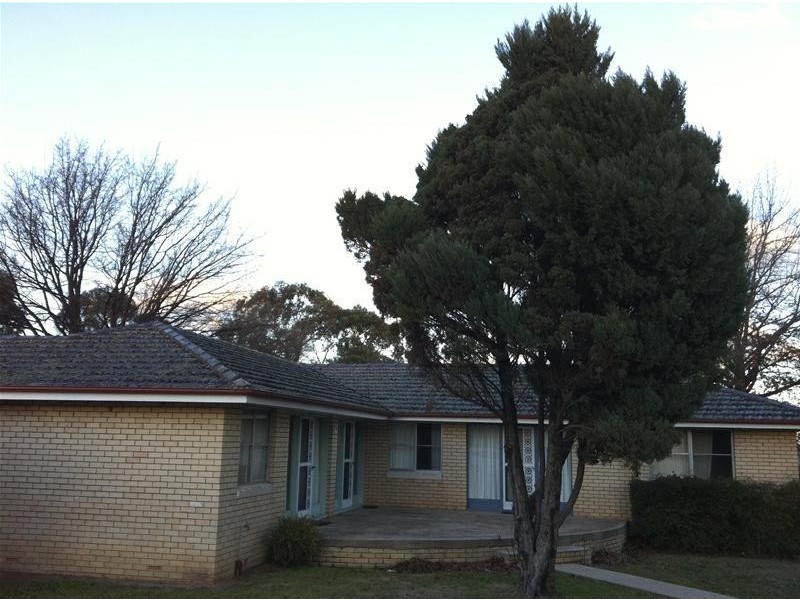 2/79 Queen Elizabeth Drive, Armidale NSW 2350