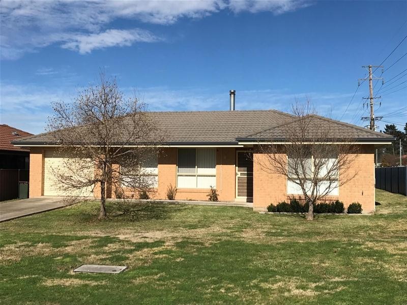 2 Alahna Drive, Armidale NSW 2350