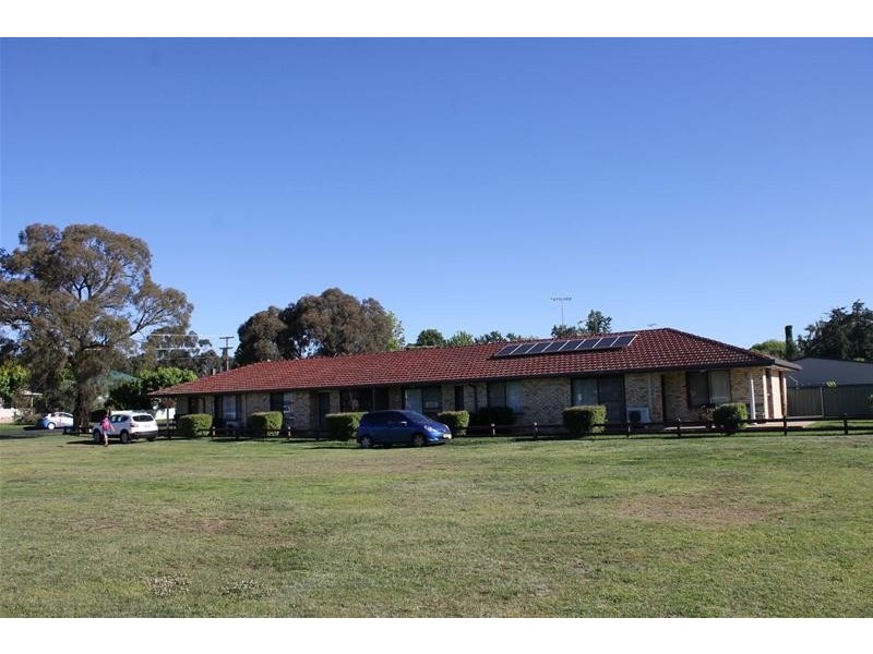 2/82 Douglas Street, Armidale NSW 2350