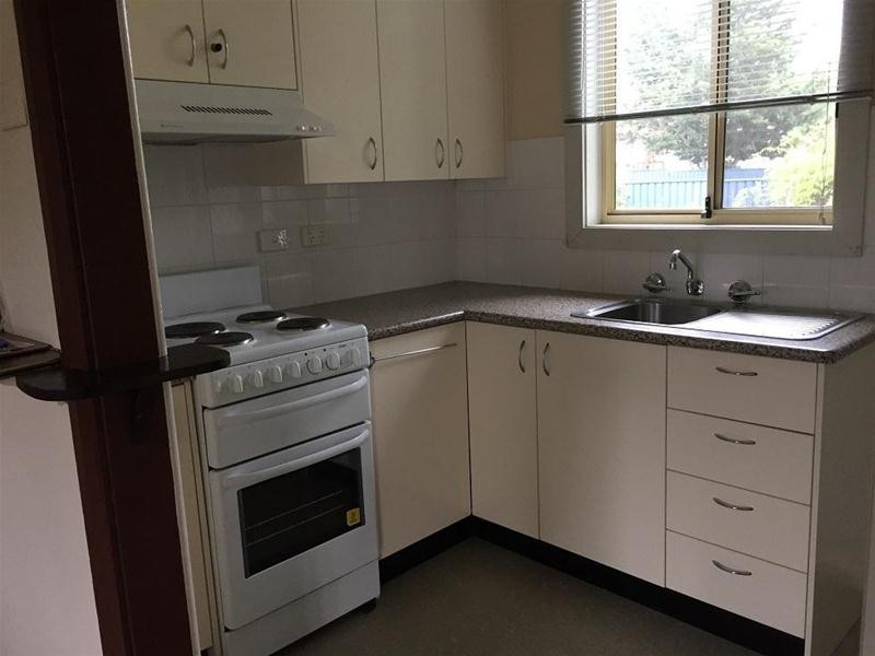 2/172 Canambe Street, Armidale NSW 2350