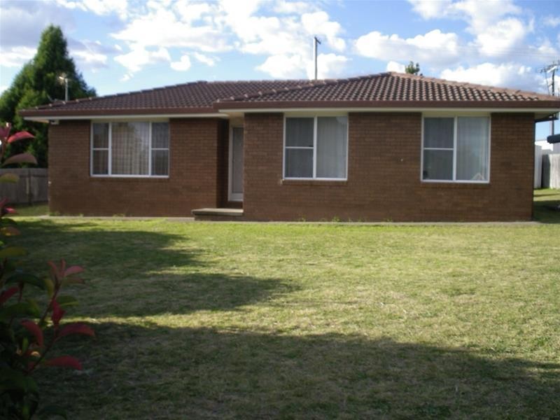 34 Verna Close, Armidale NSW 2350