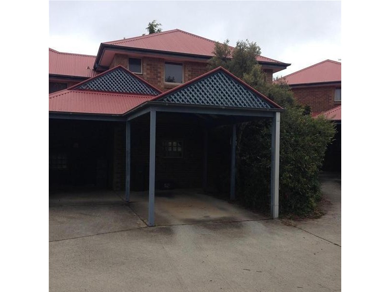 2/1A St Cuthbert’s Avenue, Armidale NSW 2350