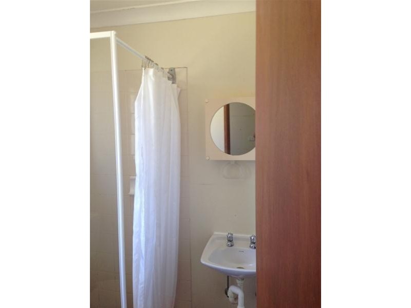 2/2 Robina Crescent, Armidale NSW 2350