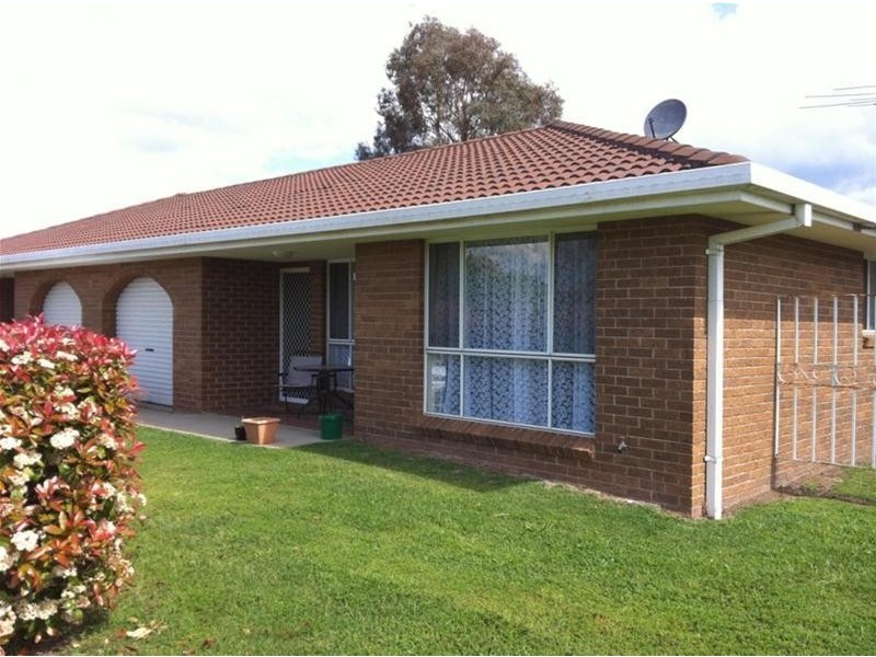 1/7 Evangelene Crescent, Armidale NSW 2350