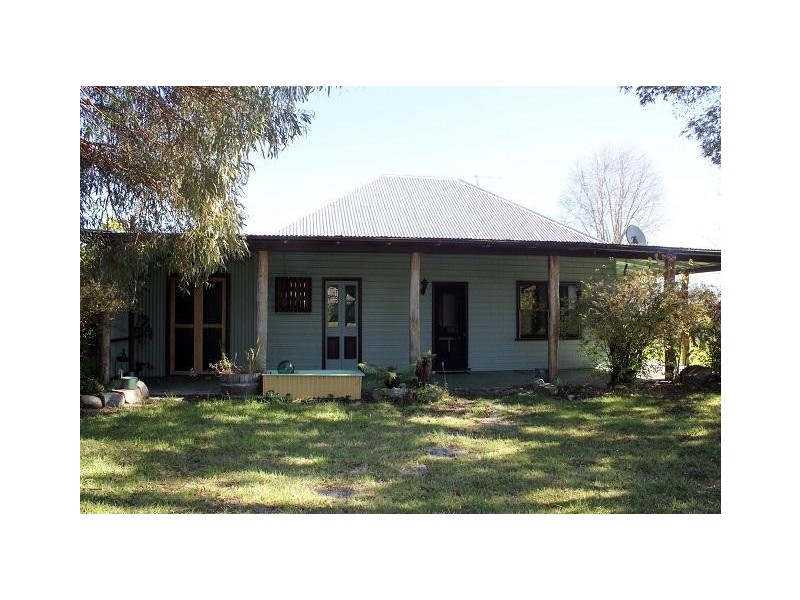 63 Rowan Avenue, Uralla NSW 2358