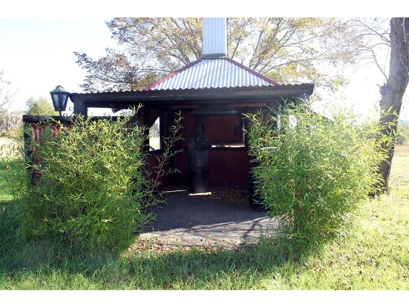 63 Rowan Avenue, Uralla NSW 2358