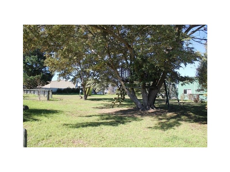 63 Rowan Avenue, Uralla NSW 2358