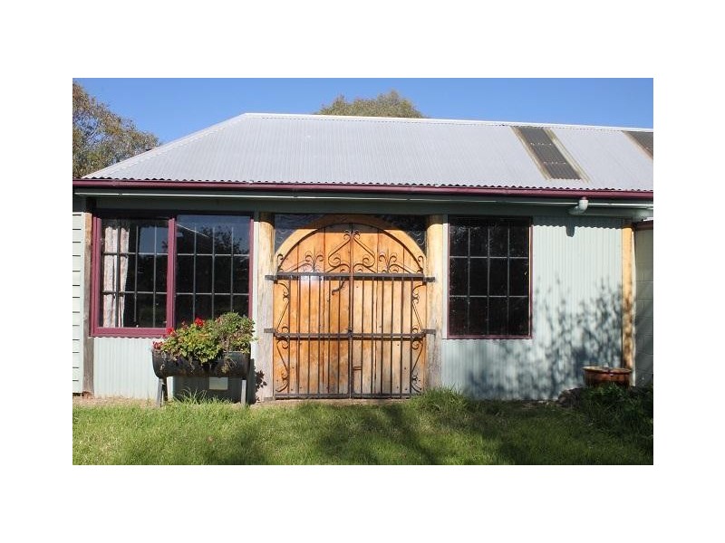 63 Rowan Avenue, Uralla NSW 2358