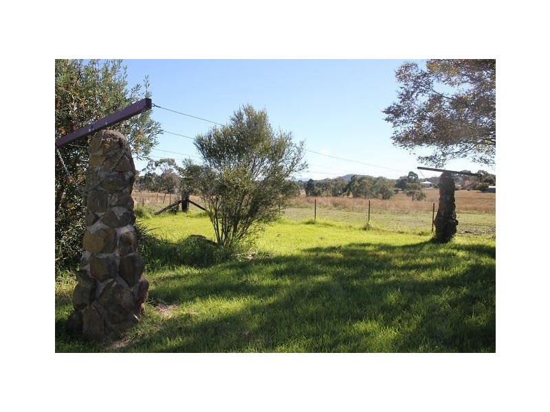 63 Rowan Avenue, Uralla NSW 2358