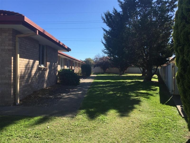 2/8 Evangelene Crescent, Armidale NSW 2350