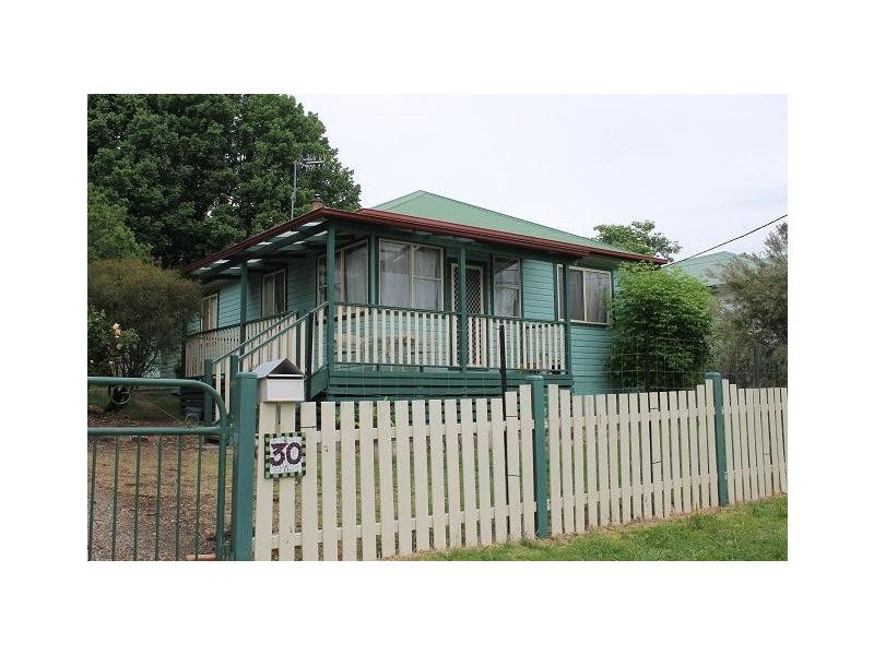 30 Hargrave Street, Armidale NSW 2350