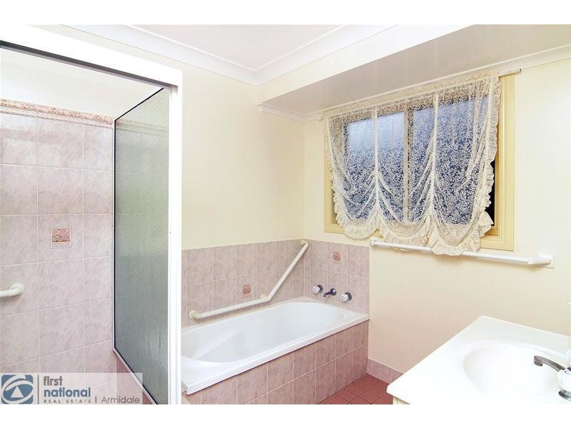 8 Eleanore Close, Armidale NSW 2350