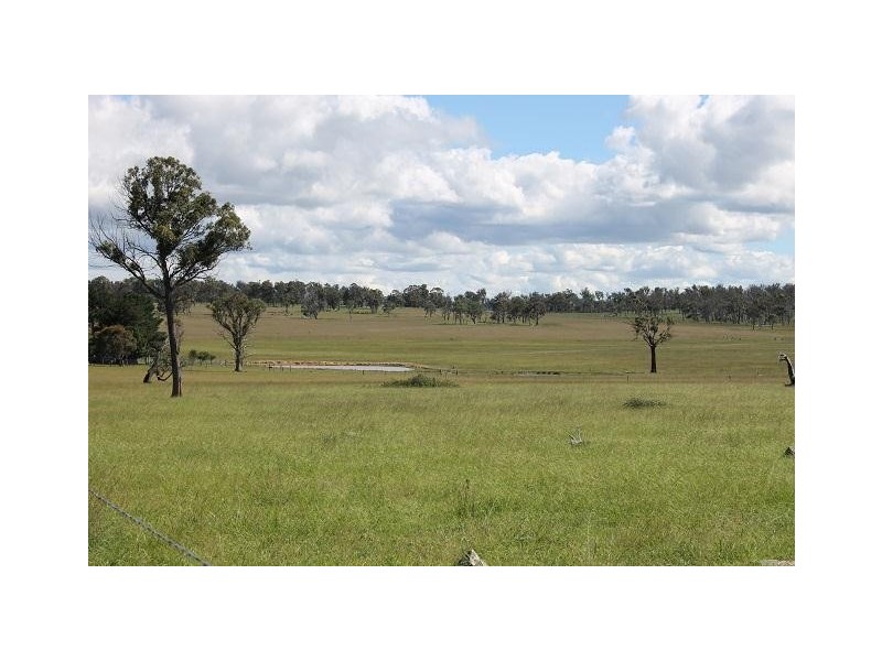 173 Lochaven Road, Armidale NSW 2350