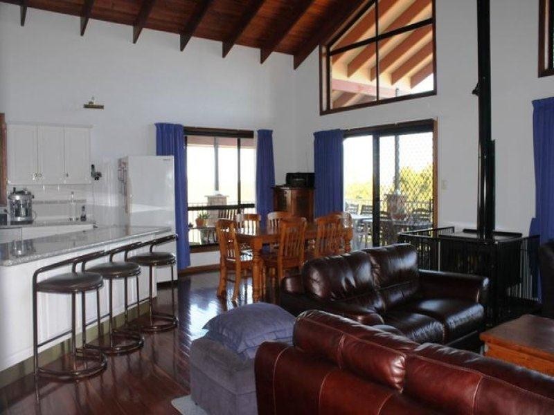 24 MCCARTHY Crescent, Armidale NSW 2350