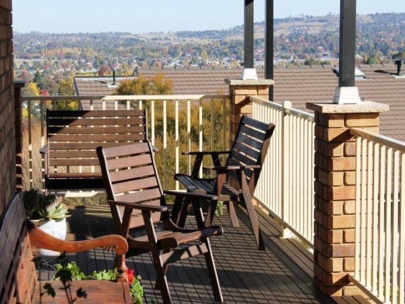 24 MCCARTHY Crescent, Armidale NSW 2350