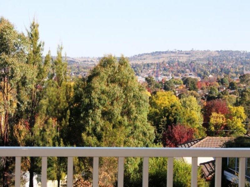 24 MCCARTHY Crescent, Armidale NSW 2350