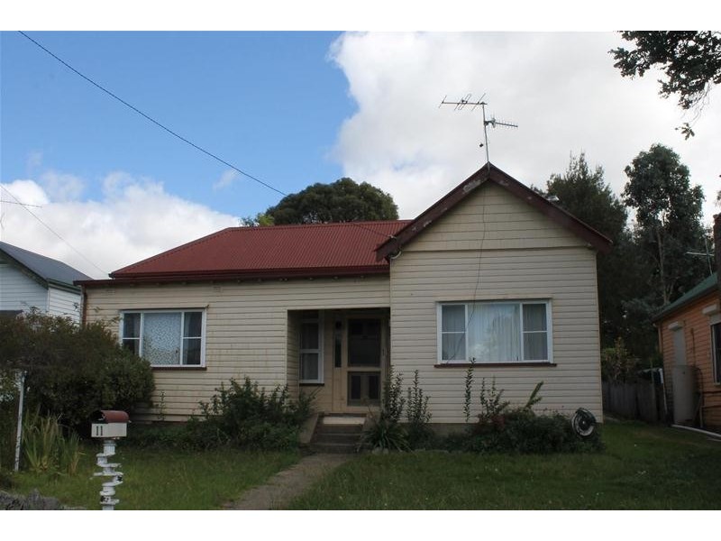 11 Crescent Street, Armidale NSW 2350