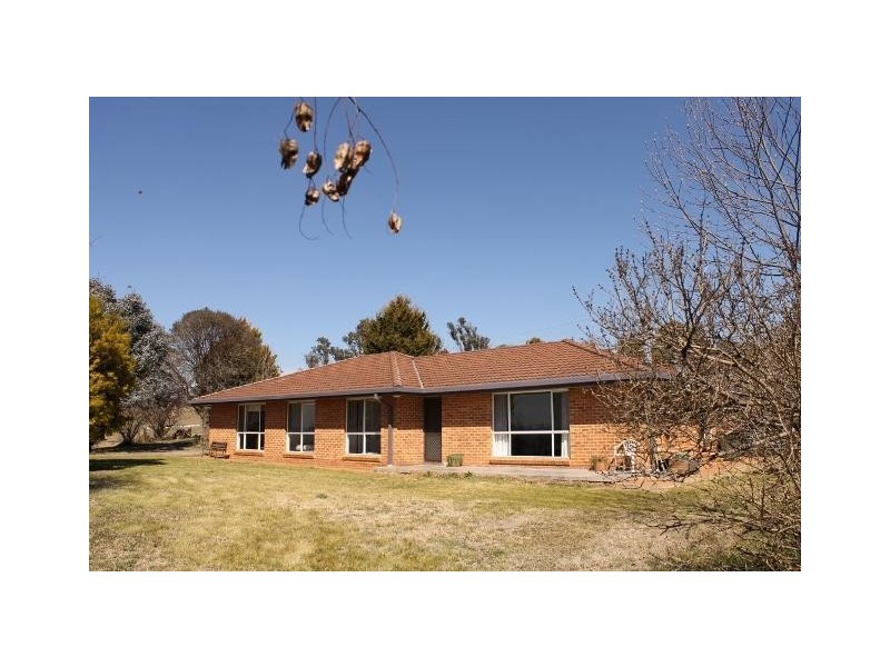 42 Corey Road, Armidale NSW 2350