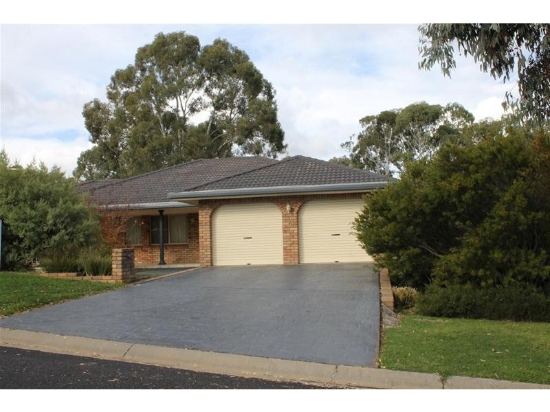 2 Eulahbar Crescent, Armidale NSW 2350