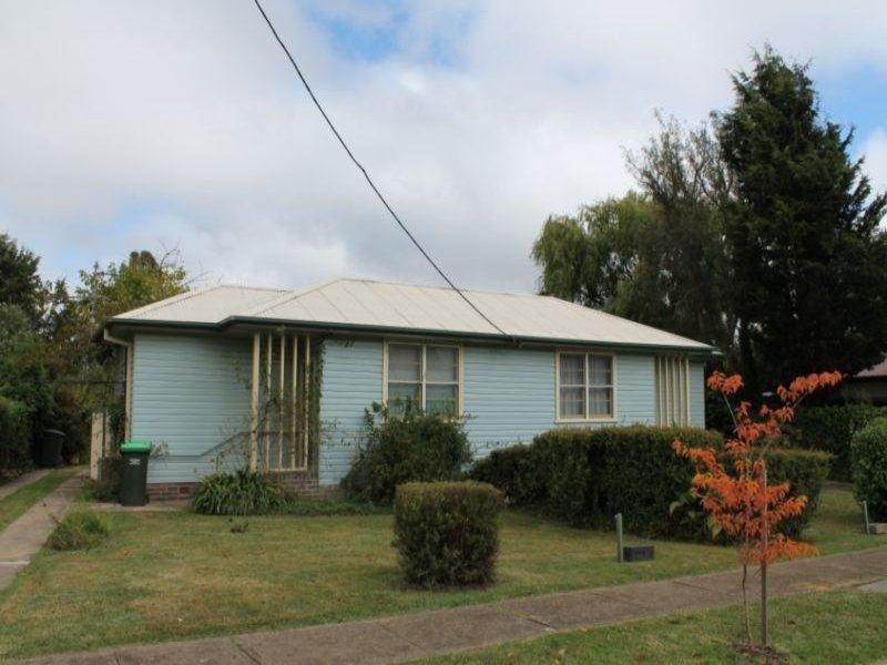 2/172 Canambe Street, Armidale NSW 2350