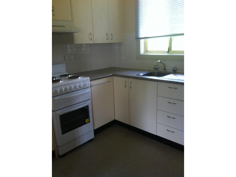 2/172 Canambe Street, Armidale NSW 2350