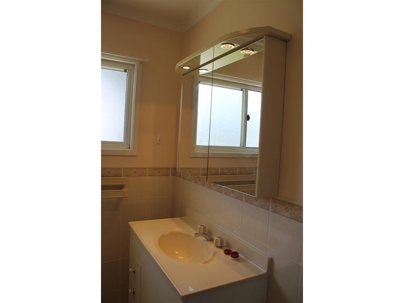 9 Depot Road, Uralla NSW 2358