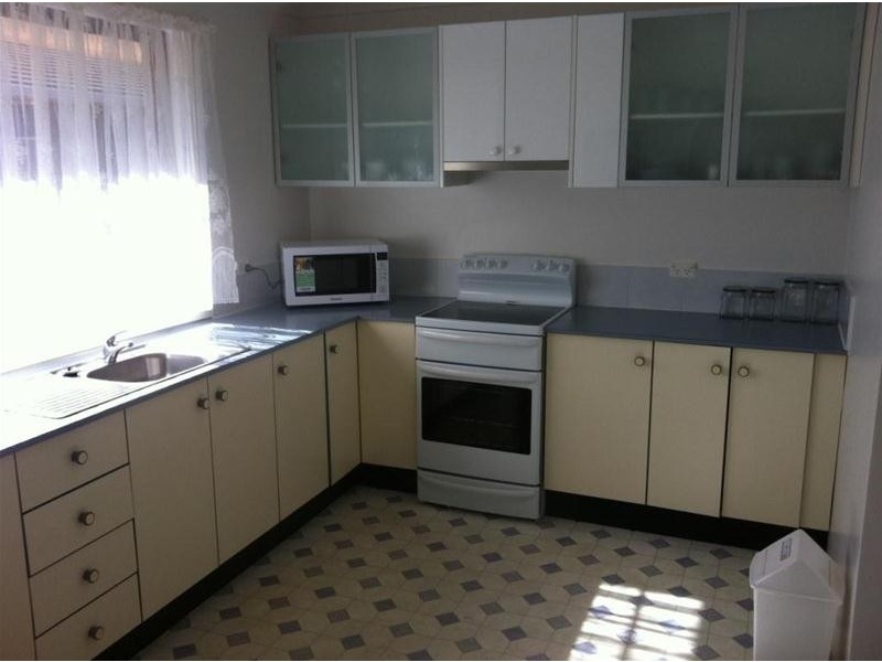 2/30 Crest Road, Armidale NSW 2350