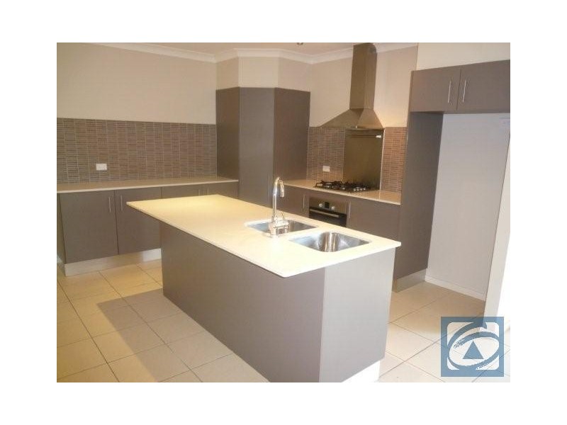 8 Savaii Close, Palm Cove QLD 4879