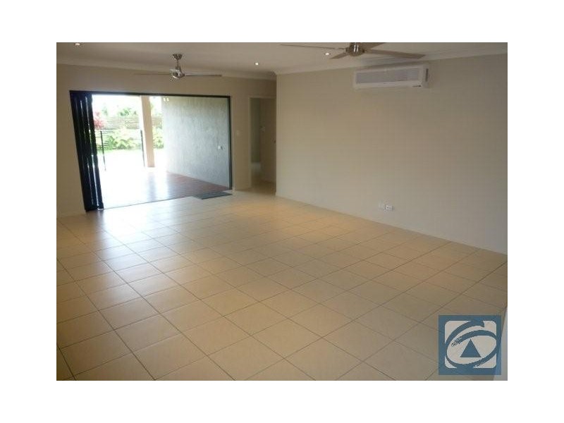 8 Savaii Close, Palm Cove QLD 4879