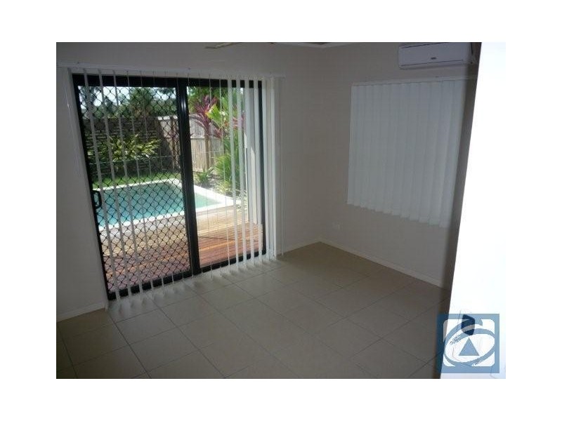 8 Savaii Close, Palm Cove QLD 4879