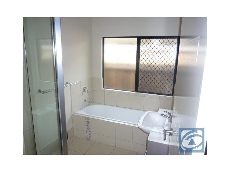 8 Savaii Close, Palm Cove QLD 4879