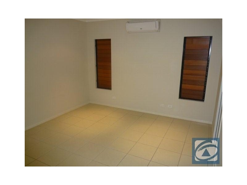 8 Savaii Close, Palm Cove QLD 4879