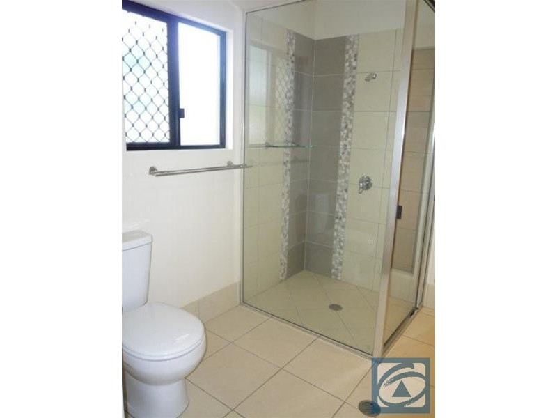 8 Savaii Close, Palm Cove QLD 4879