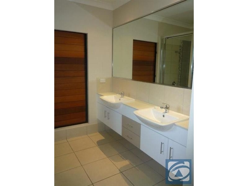 8 Savaii Close, Palm Cove QLD 4879