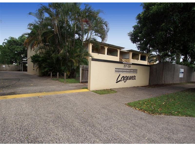 2/217 Spence Street, Bungalow QLD 4870